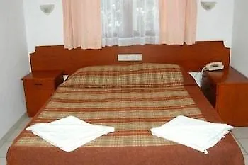 فندق Club Park 3*